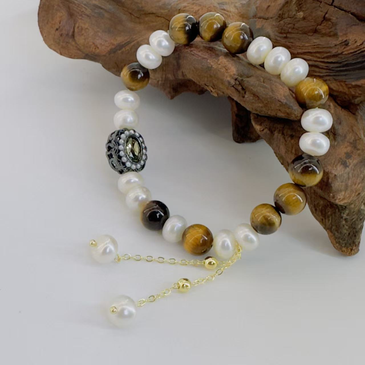 pearl bracelet
